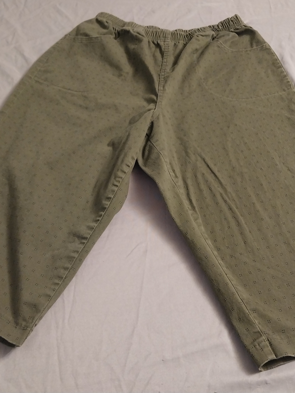 Women's Croft & Barrow Plus 1X Eyelet Capri Pants. #097